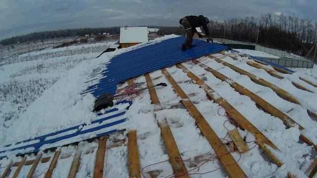 46 День (20 ноября 2017 г.) Крою крышу профлистом. смотреть онлайн