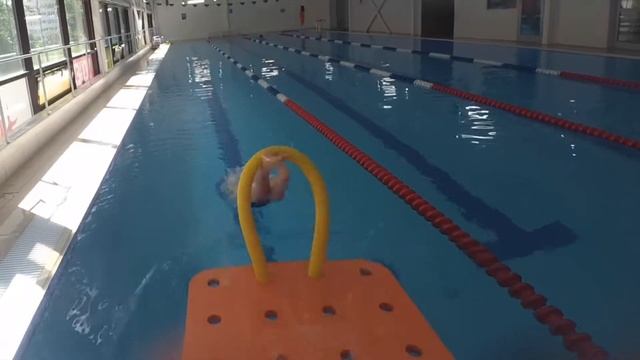 Как используют плотик в бассейнах с детьми 4-7 лет. смотреть онлайн