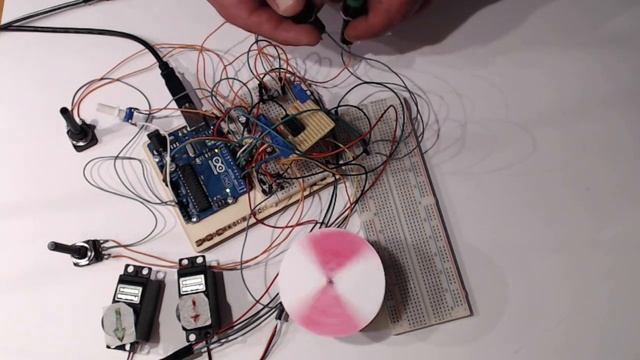 Arduino Controlling two Servos and one DC Motor(Circuit and Code) смотреть онлайн