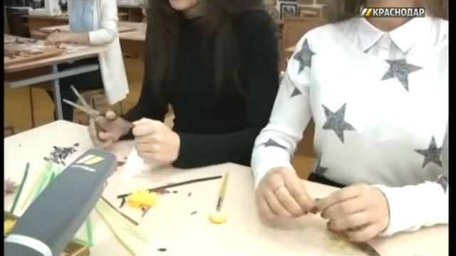 Ученицы школы №51 Краснодара перерабатывают мусор в картины и поделки смотреть онлайн