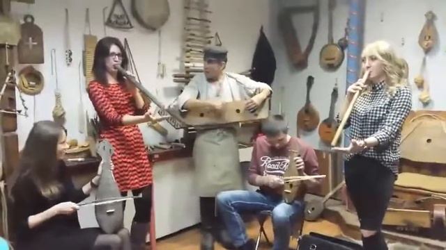музицирование в Музее забытой музыки: музейные частушки #2 смотреть онлайн