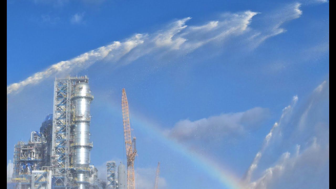 Плановые учения на строительной площадке Амурского ГПЗ вызвали радугу над заводом смотреть онлайн