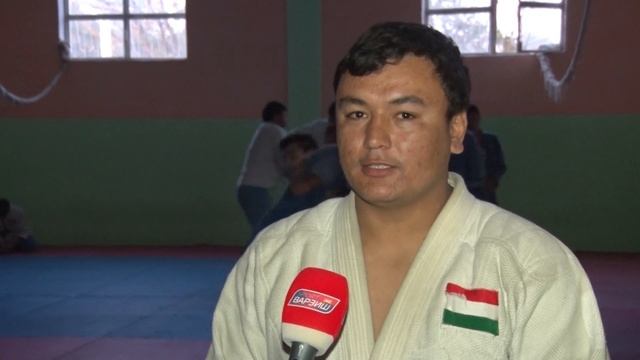 ДАДАХОН ҚУРБОНАЛИЕВ ЧИХЕЛ ШОГИРД ТАЙЁР МЕКУНАД ТАМОШО КУНЕД. смотреть онлайн