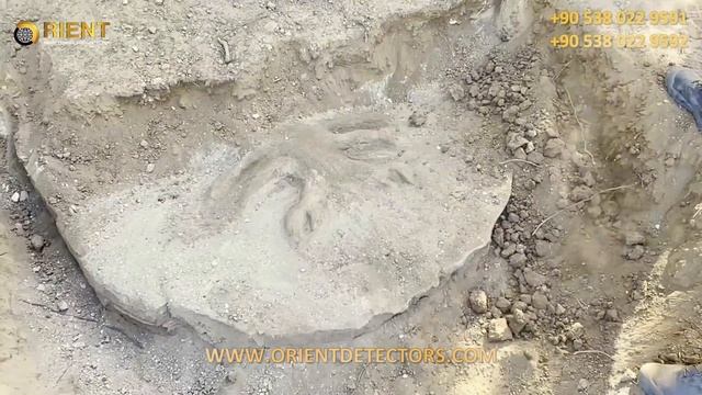 Gold Vision Metal Detector Helps Treasure Hunter In Finding Valuable Treasure