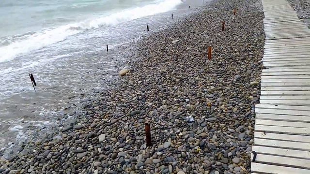 Чёрное море, волны после дождя, Лазаревское смотреть онлайн