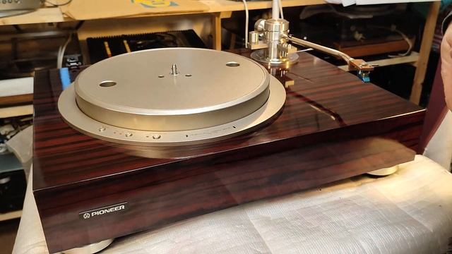 Хороший проигрыватель виниловых дисков Pioneer PL-70 смотреть онлайн