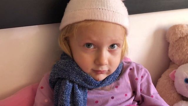 Арина поставила Укол самым большим шприцом. Мультики про Уколы от Pro Arina смотреть онлайн