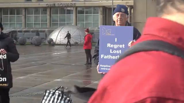 Пикет против абортов в Эдинбурге смотреть онлайн