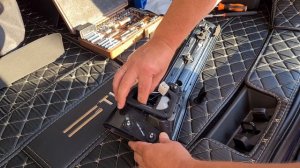 Меняю лампочки заднего хода на светодиодные на Chery Tiggo 8.