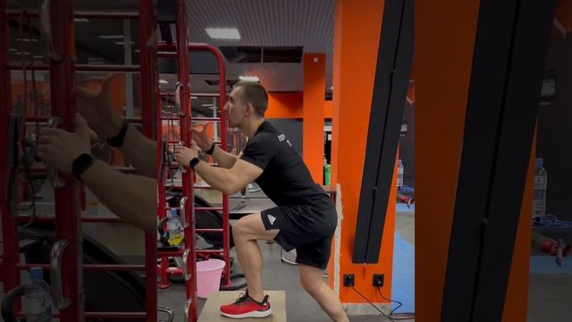 Выпады с платформы. Акцент на Ягодицы смотреть онлайн