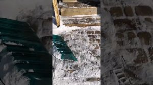Тестируем снеговую лопату из поликарбоната.