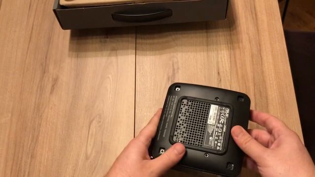 Asus Vivo Mini UN65 PC Review and Disassembly смотреть онлайн