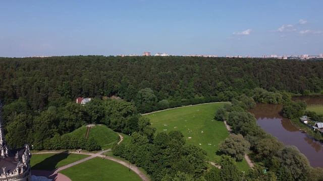 Церковь Знамения Пресвятой Богородицы в Дубровицах (Церковь в Дубровицах, Подольск) cinematic drone смотреть онлайн