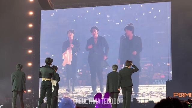 220408 Teasing Jungkook about buttons - BTS Fancam Permission to Dance PTD On Stage Live Concert смотреть онлайн