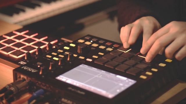 Akai Mpc One, Late Night Jam Session #1 with NordStage Lofi Hiphop Beat Rhodes finger drumming смотреть онлайн