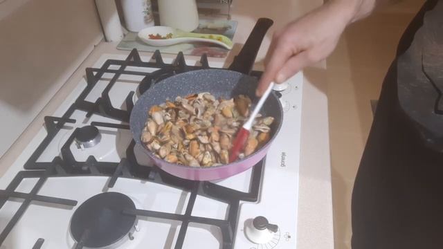 мидии в сметанно-чесночном соусе.mp4