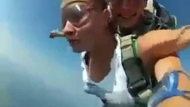 Ржач! Первый прыжок с парашютом смотреть онлайн