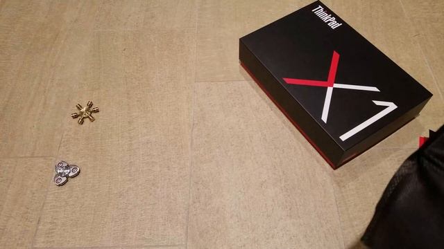 Lenovo ThinkPad X1 Yoga 2nd Gen OLED: Unboxing in 4K смотреть онлайн
