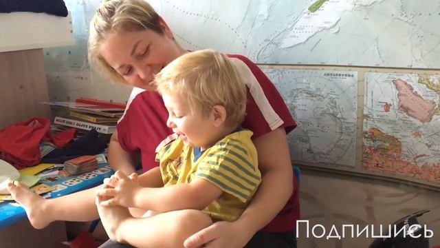 Как малыш Ян ест пальцы на ногах. How baby Yan eats his toes. смотреть онлайн