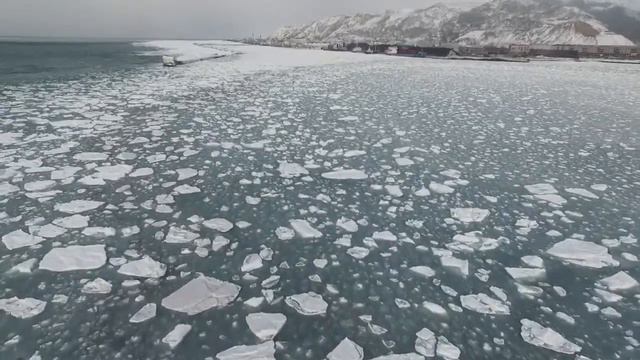 Акватория Невельска забита льдом смотреть онлайн