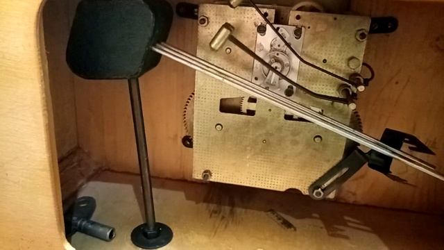 настольные часы Янтарь с боем смотреть онлайн