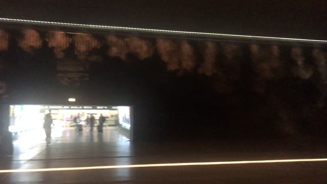 Красота в миланском аэропорту смотреть онлайн