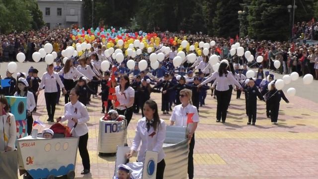 Проход детских садов на параде Победы в Батайске
