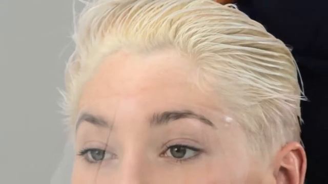 Davines More Inside Medium Hold Modeling Gel смотреть онлайн