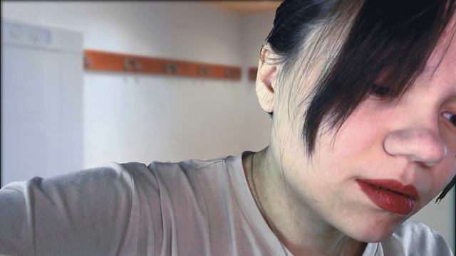 АСМР pov: вы с подругой наклеили ногти для фотки на аву и прогуляли фру, а за окном 2012? ASMR ШЁПО смотреть онлайн