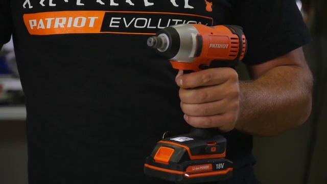 Ударный гайковерт PATRIOT BR 180Li-1/2, 1.5Ач, с двумя аккумуляторами смотреть онлайн