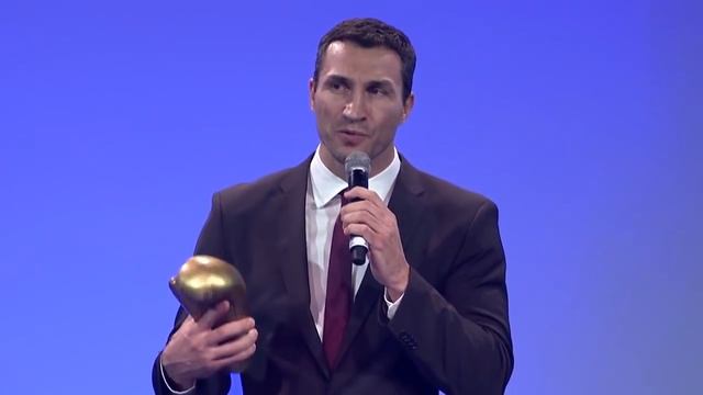 Владимир Кличко на церемонии вручения "Легенды бокса AIBA" 2016 смотреть онлайн