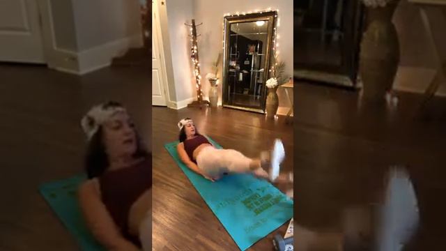 Triceps. Core. Cardio! Let’s get SWEATY! смотреть онлайн