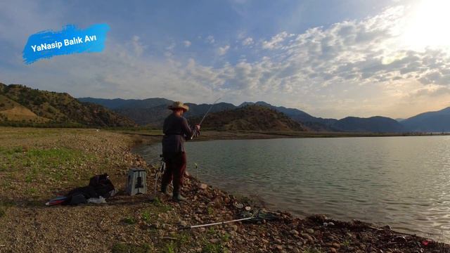 GREAT Fishing in the River||Fishing with a Float Rod||Big Carp Hunting with Silverfish 2022 3 159 смотреть онлайн