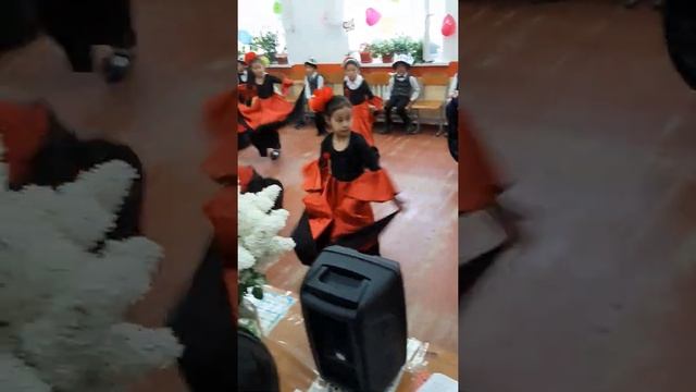 Испанский танец ? 1Е класс смотреть онлайн