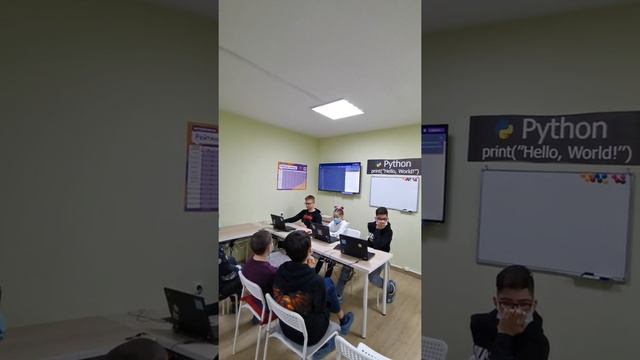 Защита проекта курс Питон старт 1 год Алгоритмика тема: чатбот + модуль черепаха смотреть онлайн