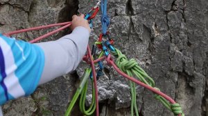 Технический прием - Наращивание веревки при спуске пострадавшего