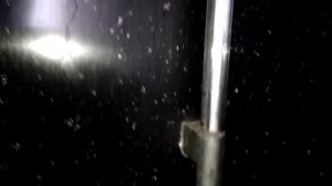 Почему разбилось стекло в душевой кабине?