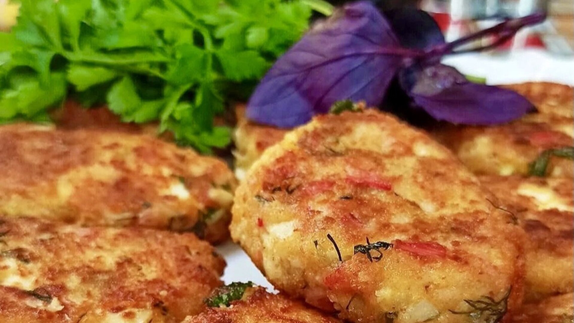 Необычное применение крабовых палочек в кулинарии. Очень нежное и вкусное блюдо! смотреть онлайн