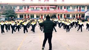 Урок физкультуры в китайской школе. Массовый танец #шафл