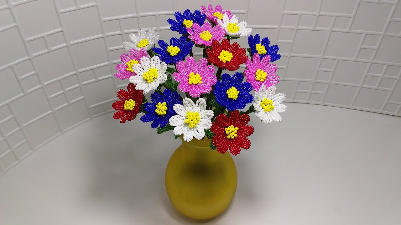 Бисероплетение. Цветы из бисера. Ромашки цветные. 1 часть. Мастер класс. Пошаговый МК . смотреть онлайн