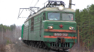«Сверхредкость»! ВЛ10-712 с небольшим грузовым поездом и приветливой бригадой