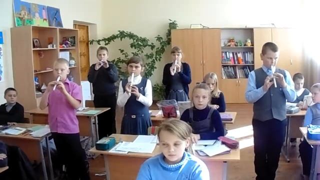 "Пляшут зайки на лужайке"- фрагмент урока музыки смотреть онлайн