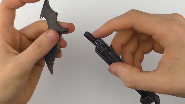 Сделал Бэтаранг Шутер из Картона | Новое Оружие Бэтмена Своими Руками смотреть онлайн