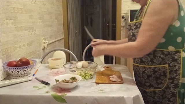 САЛАТ С КАЛЬМАРАМИ И ГРИБАМИ смотреть онлайн