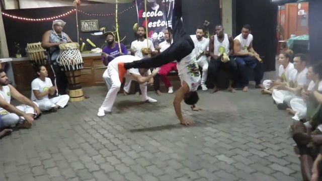 RODA MENSAL ESCOLA NESTOR CAPOEIRA смотреть онлайн