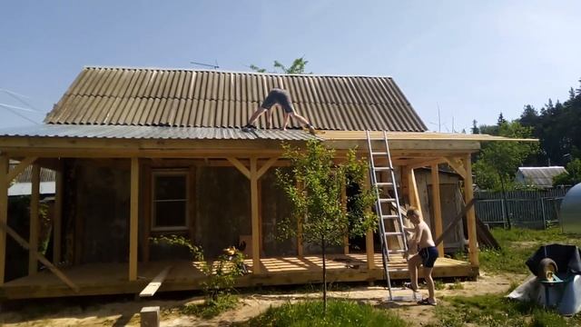 Строим открытую веранду. Часть 2. Собираем крышу. смотреть онлайн