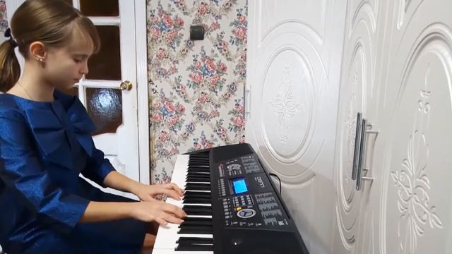 Игра на синтезаторе. смотреть онлайн