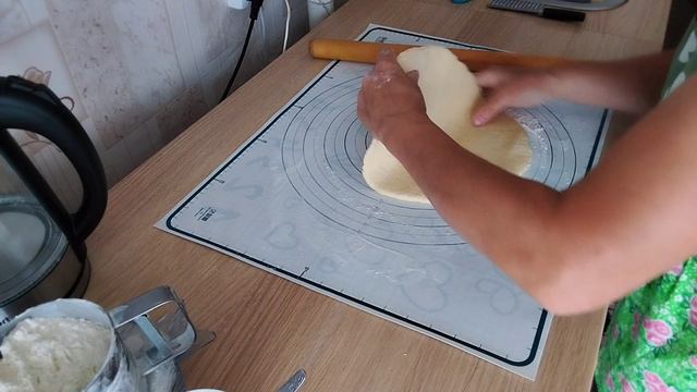 Вкусная выпечка к чаю//Рулетики с корицей//Быстро, просто, вкусно// смотреть онлайн