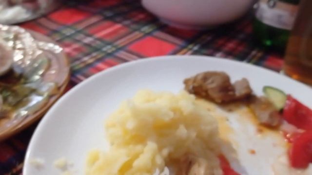 ОТМЕЧАЕМ ПРАЗДНИК смотреть онлайн