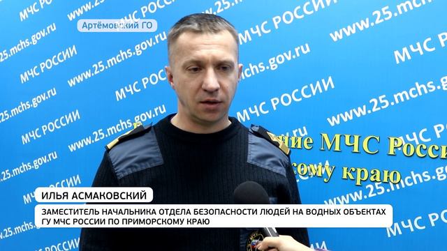 Водолазы МЧС ищут унесенного течением рыбака смотреть онлайн